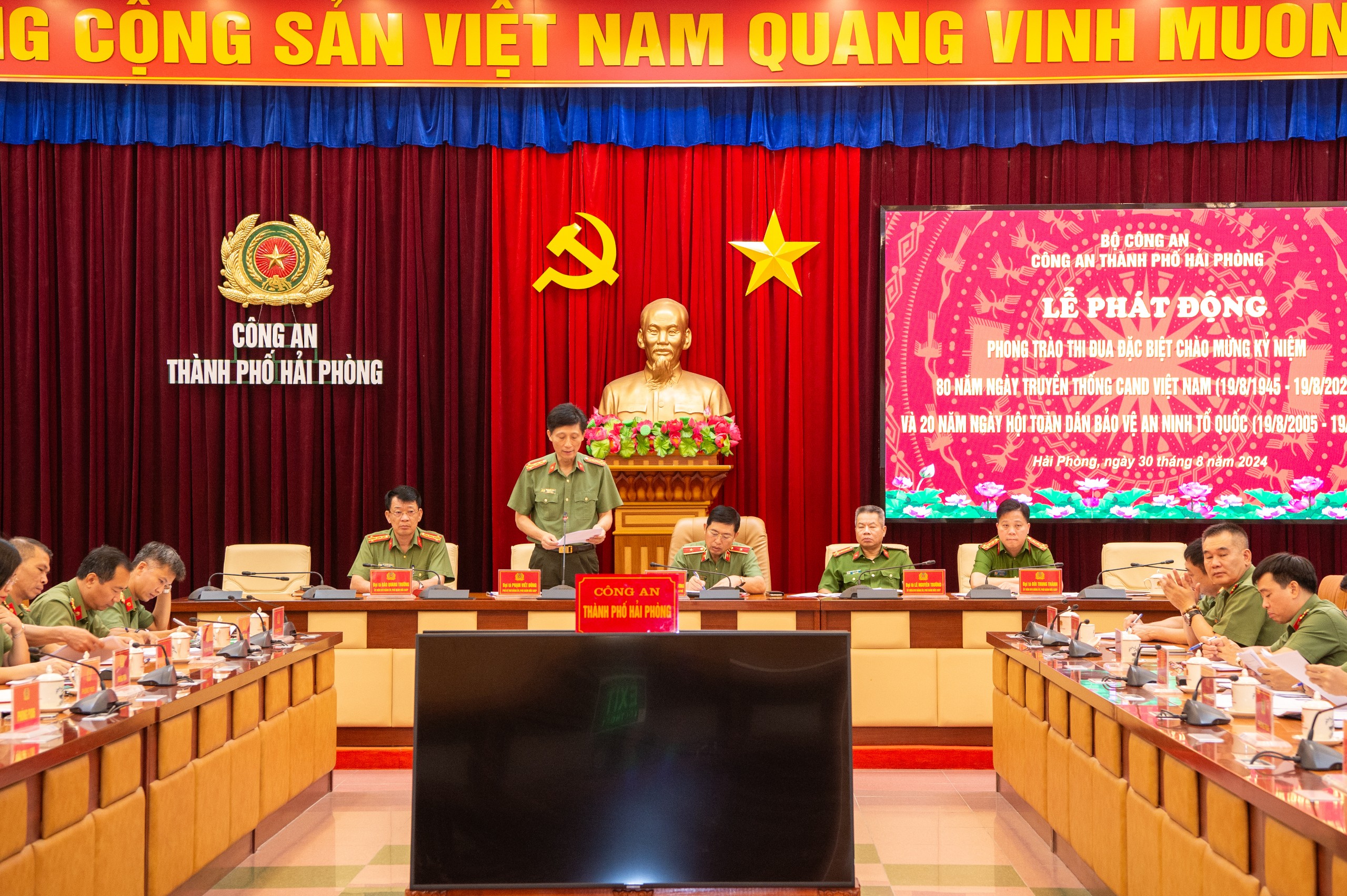 Phát động phong trào thi đua đặc biệt chào mừng kỷ niệm 80 năm Ngày truyền thống CAND Việt Nam và 20 năm Ngày hội toàn dân bảo vệ ANTQ